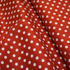 Tela de topos blancos con fondo rojo. Stof Fabrics. Color 679